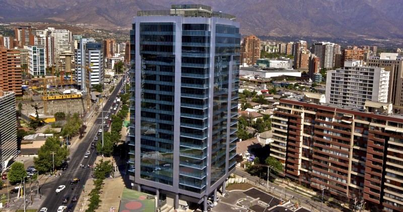 Rosario 100--Edificio de oficinas. Las Condes, Santiago. Año 2010